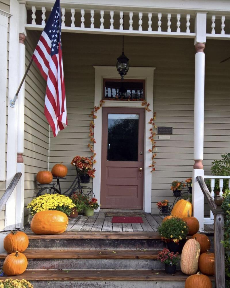 Chrysanthemums make great addition to front porch in fall